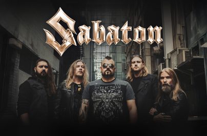 Ο Pär Sundström των Sabaton μιλά για το νέο άλμπουμ «Legends» και τη μεγάλη επιστροφή τους στο Release Athens Festival